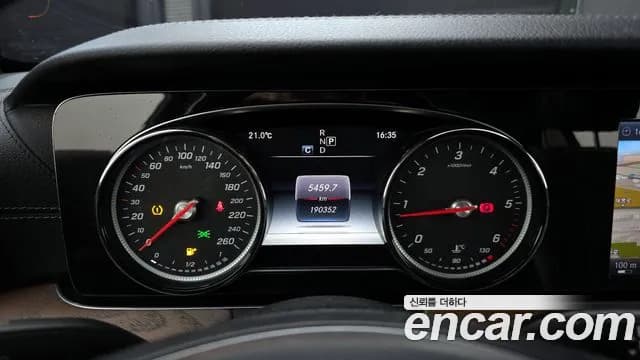 2017 Mercedes-Benz E-Class W213 E220d Exclusive Sold VIN WDDZF0EB8HA177911 – trunk area 2017 Mercedes-Benz E-Class W213 E220d Exclusive Sold VIN WDDZF0EB8HA177911 – trunk area