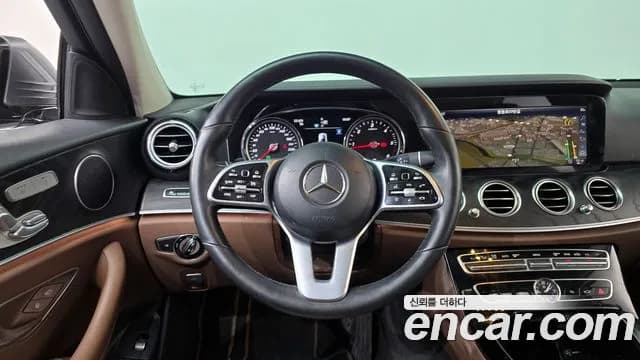 2019 Mercedes-Benz E-Class W213 E220d Avantgarde Sold VIN WDDZF0EB8KA491095 – trunk area 2019 Mercedes-Benz E-Class W213 E220d Avantgarde Sold VIN WDDZF0EB8KA491095 – trunk area