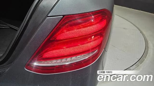 2017 Mercedes-Benz E-Class W213 E220d Avantgarde Sold VIN WDDZF0EBXHA291702 – photo 27 2017 Mercedes-Benz E-Class W213 E220d Avantgarde Sold VIN WDDZF0EBXHA291702 – photo 27