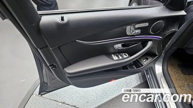 2017 Mercedes-Benz E-Class W213 E220d Avantgarde Sold VIN WDDZF0EBXHA291702 – photo 30 2017 Mercedes-Benz E-Class W213 E220d Avantgarde Sold VIN WDDZF0EBXHA291702 – photo 30
