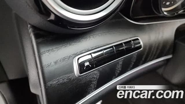 2019 Mercedes-Benz E-Class W213 E220d Avantgarde Sold VIN WDDZF0EBXKA527045 – rear exterior 2019 Mercedes-Benz E-Class W213 E220d Avantgarde Sold VIN WDDZF0EBXKA527045 – rear exterior