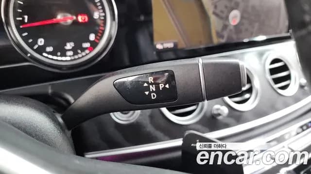 2019 Mercedes-Benz E-Class W213 E220d Avantgarde Sold VIN WDDZF0EBXKA527045 – trunk area 2019 Mercedes-Benz E-Class W213 E220d Avantgarde Sold VIN WDDZF0EBXKA527045 – trunk area