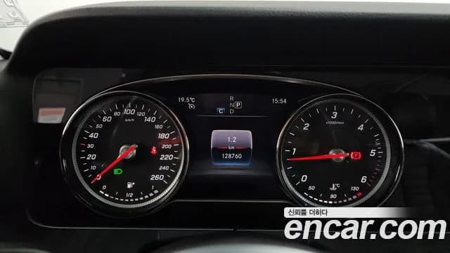 2019 Mercedes-Benz E-Class W213 E220d Avantgarde Sold VIN WDDZF0EBXKA527045 – photo 15 2019 Mercedes-Benz E-Class W213 E220d Avantgarde Sold VIN WDDZF0EBXKA527045 – photo 15