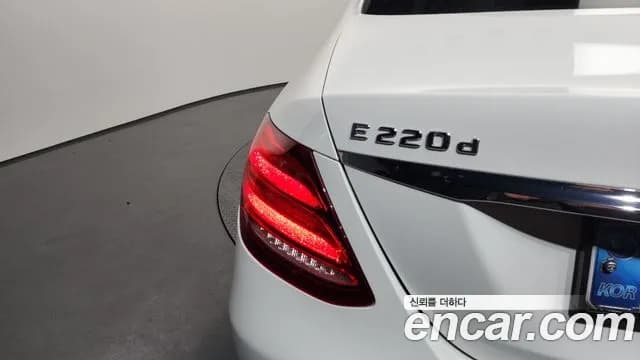 2019 Mercedes-Benz E-Class W213 E220d Avantgarde Sold VIN WDDZF0EBXKA527045 – photo 22 2019 Mercedes-Benz E-Class W213 E220d Avantgarde Sold VIN WDDZF0EBXKA527045 – photo 22