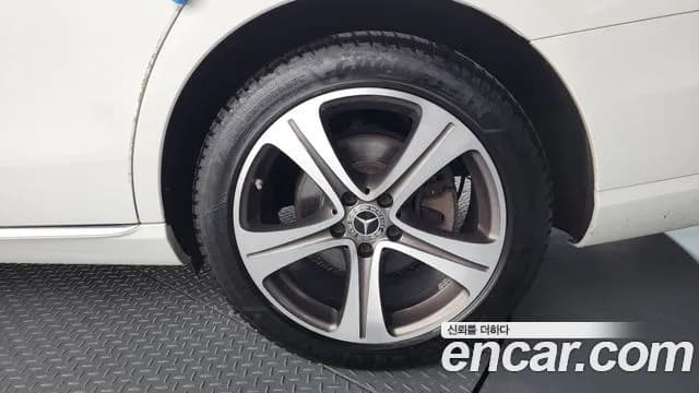 2019 Mercedes-Benz E-Class W213 E220d Avantgarde Sold VIN WDDZF0EBXKA527045 – photo 34 2019 Mercedes-Benz E-Class W213 E220d Avantgarde Sold VIN WDDZF0EBXKA527045 – photo 34