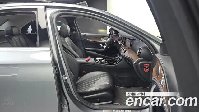 2019 Mercedes-Benz E-Class W213 E220d 4MATIC Exclusive Sold VIN WDDZF0FB2KA544629 – exterior detail 2019 Mercedes-Benz E-Class W213 E220d 4MATIC Exclusive Sold VIN WDDZF0FB2KA544629 – exterior detail