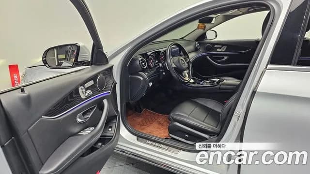 2017 Mercedes-Benz E-Class W213 E220d 4MATIC Avantgarde Sold VIN WDDZF0FB3HA264825 – exterior detail 2017 Mercedes-Benz E-Class W213 E220d 4MATIC Avantgarde Sold VIN WDDZF0FB3HA264825 – exterior detail