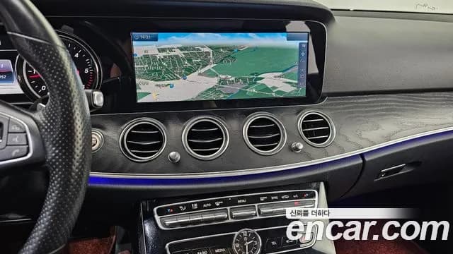 2017 Mercedes-Benz E-Class W213 E220d 4MATIC Avantgarde Sold VIN WDDZF0FB3HA264825 – photo 12 2017 Mercedes-Benz E-Class W213 E220d 4MATIC Avantgarde Sold VIN WDDZF0FB3HA264825 – photo 12
