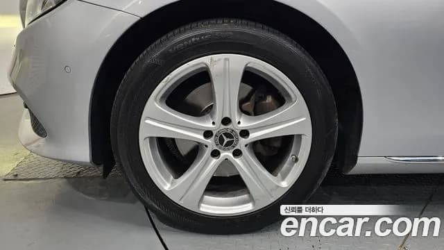 2017 Mercedes-Benz E-Class W213 E220d 4MATIC Avantgarde Sold VIN WDDZF0FB3HA264825 – photo 14 2017 Mercedes-Benz E-Class W213 E220d 4MATIC Avantgarde Sold VIN WDDZF0FB3HA264825 – photo 14