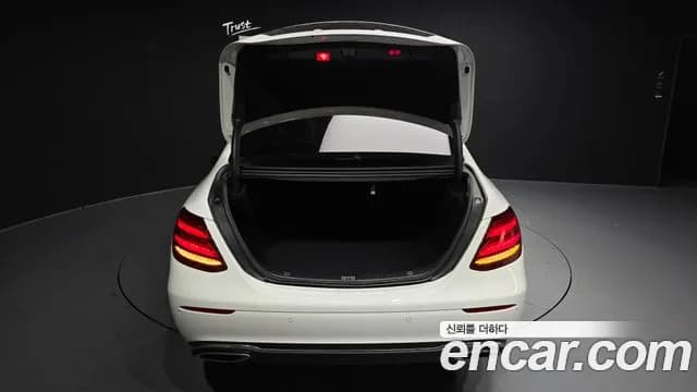 2018 Mercedes-Benz E-Class W213 E220d 4MATIC Avantgarde Sold VIN WDDZF0FB3JA469938 – exterior detail 2018 Mercedes-Benz E-Class W213 E220d 4MATIC Avantgarde Sold VIN WDDZF0FB3JA469938 – exterior detail