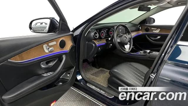 2017 Mercedes-Benz E-Class W213 E220d 4MATIC Exclusive Sold VIN WDDZF0FB5HA292304 – trunk area 2017 Mercedes-Benz E-Class W213 E220d 4MATIC Exclusive Sold VIN WDDZF0FB5HA292304 – trunk area