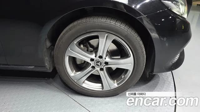 2017 Mercedes-Benz E-Class W213 E220d 4MATIC Avantgarde Sold VIN WDDZF0FB7HA251768 – front exterior 2017 Mercedes-Benz E-Class W213 E220d 4MATIC Avantgarde Sold VIN WDDZF0FB7HA251768 – front exterior