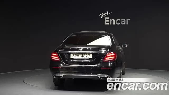 2017 Mercedes-Benz E-Class W213 E220d 4MATIC Avantgarde Sold VIN WDDZF0FB7HA251768 – exterior detail 2017 Mercedes-Benz E-Class W213 E220d 4MATIC Avantgarde Sold VIN WDDZF0FB7HA251768 – exterior detail