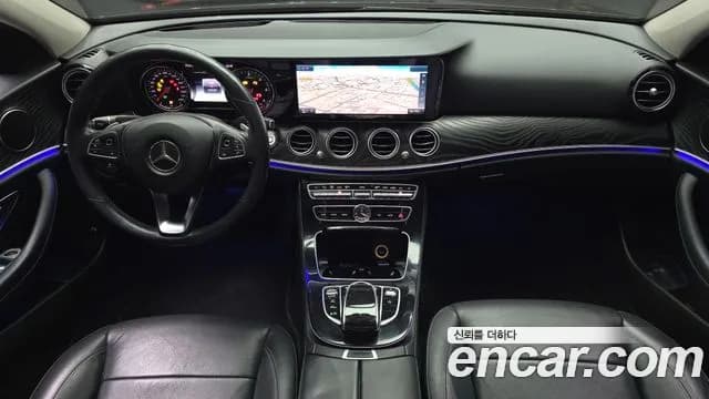 2017 Mercedes-Benz E-Class W213 E220d 4MATIC Avantgarde Sold VIN WDDZF0FB7HA251768 – trunk area 2017 Mercedes-Benz E-Class W213 E220d 4MATIC Avantgarde Sold VIN WDDZF0FB7HA251768 – trunk area