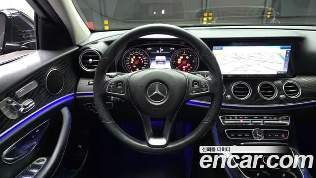 2017 Mercedes-Benz E-Class W213 E220d 4MATIC Avantgarde Sold VIN WDDZF0FB7HA251768 – photo 11 2017 Mercedes-Benz E-Class W213 E220d 4MATIC Avantgarde Sold VIN WDDZF0FB7HA251768 – photo 11