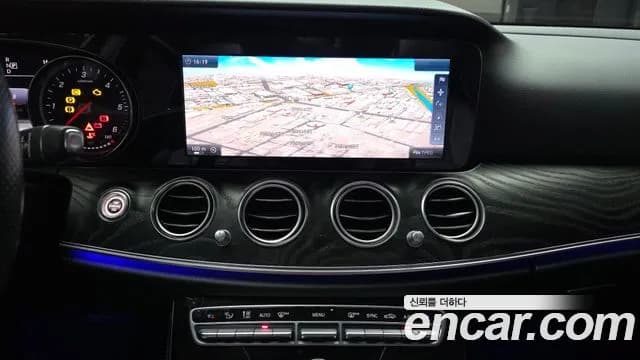 2017 Mercedes-Benz E-Class W213 E220d 4MATIC Avantgarde Sold VIN WDDZF0FB7HA251768 – photo 12 2017 Mercedes-Benz E-Class W213 E220d 4MATIC Avantgarde Sold VIN WDDZF0FB7HA251768 – photo 12