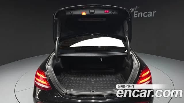 2017 Mercedes-Benz E-Class W213 E220d 4MATIC Avantgarde Sold VIN WDDZF0FB7HA251768 – photo 18 2017 Mercedes-Benz E-Class W213 E220d 4MATIC Avantgarde Sold VIN WDDZF0FB7HA251768 – photo 18