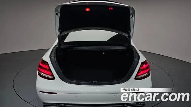 2019 Mercedes-Benz E-Class W213 E220d 4MATIC Exclusive Sold VIN WDDZF0FB7KA556212 – exterior detail 2019 Mercedes-Benz E-Class W213 E220d 4MATIC Exclusive Sold VIN WDDZF0FB7KA556212 – exterior detail