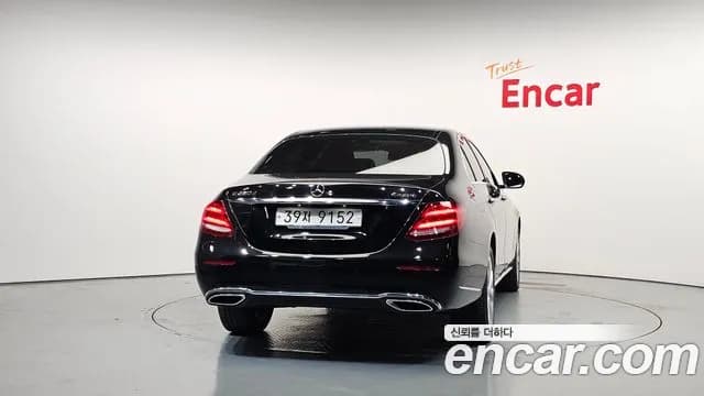 2017 Mercedes-Benz E-Class W213 E220d 4MATIC Exclusive Sold VIN WDDZF0FB8HA219203 – rear exterior 2017 Mercedes-Benz E-Class W213 E220d 4MATIC Exclusive Sold VIN WDDZF0FB8HA219203 – rear exterior
