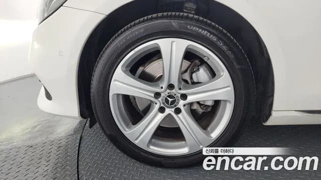 2018 Mercedes-Benz E-Class W213 E220d 4MATIC Avantgarde Sold VIN WDDZF0FBXJA474845 – exterior detail 2018 Mercedes-Benz E-Class W213 E220d 4MATIC Avantgarde Sold VIN WDDZF0FBXJA474845 – exterior detail