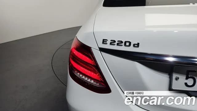 2018 Mercedes-Benz E-Class W213 E220d 4MATIC Avantgarde Sold VIN WDDZF0FBXJA474845 – photo 31 2018 Mercedes-Benz E-Class W213 E220d 4MATIC Avantgarde Sold VIN WDDZF0FBXJA474845 – photo 31