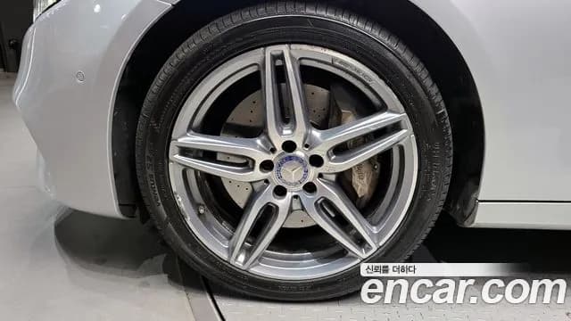 2017 Mercedes-Benz E-Class W213 E350d Sold VIN WDDZF3DB3HA193811 – interior seats 2017 Mercedes-Benz E-Class W213 E350d Sold VIN WDDZF3DB3HA193811 – interior seats