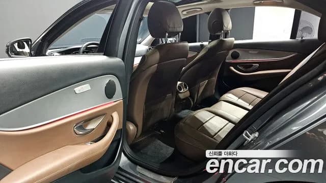 2018 Mercedes-Benz E-Class W213 E200 Avantgarde Sold VIN WDDZF4CB2JA389929 – rear exterior 2018 Mercedes-Benz E-Class W213 E200 Avantgarde Sold VIN WDDZF4CB2JA389929 – rear exterior