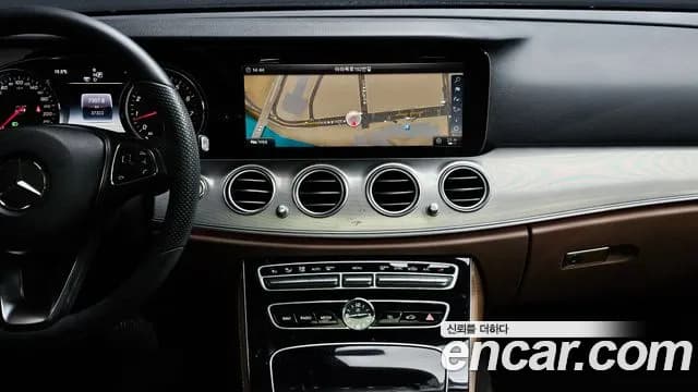 2018 Mercedes-Benz E-Class W213 E200 Avantgarde Sold VIN WDDZF4CB2JA389929 – trunk area 2018 Mercedes-Benz E-Class W213 E200 Avantgarde Sold VIN WDDZF4CB2JA389929 – trunk area
