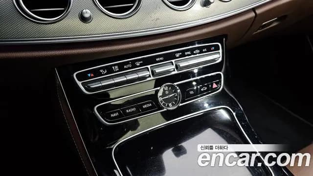 2018 Mercedes-Benz E-Class W213 E200 Avantgarde Sold VIN WDDZF4CB2JA389929 – photo 30 2018 Mercedes-Benz E-Class W213 E200 Avantgarde Sold VIN WDDZF4CB2JA389929 – photo 30