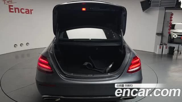 2018 Mercedes-Benz E-Class W213 E200 Avantgarde Sold VIN WDDZF4CB2JA425442 – exterior detail 2018 Mercedes-Benz E-Class W213 E200 Avantgarde Sold VIN WDDZF4CB2JA425442 – exterior detail