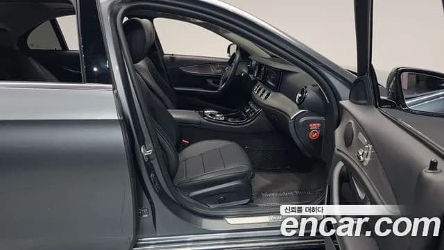 2018 Mercedes-Benz E-Class W213 E200 Avantgarde Sold VIN WDDZF4CB2JA425442 – trunk area 2018 Mercedes-Benz E-Class W213 E200 Avantgarde Sold VIN WDDZF4CB2JA425442 – trunk area