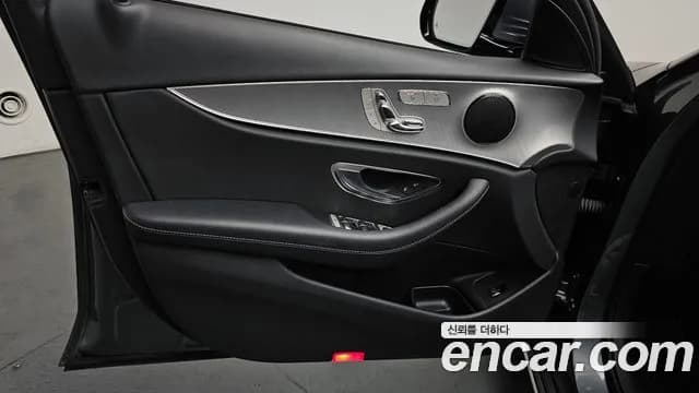 2018 Mercedes-Benz E-Class W213 E200 Avantgarde Sold VIN WDDZF4CB2JA425442 – photo 12 2018 Mercedes-Benz E-Class W213 E200 Avantgarde Sold VIN WDDZF4CB2JA425442 – photo 12