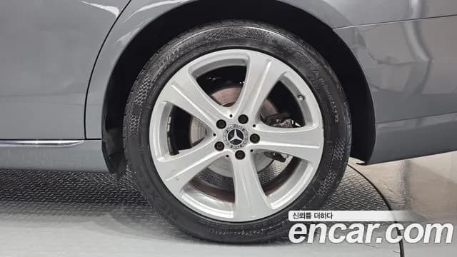 2018 Mercedes-Benz E-Class W213 E200 Avantgarde Sold VIN WDDZF4CB3JA386862 – undercarriage 2018 Mercedes-Benz E-Class W213 E200 Avantgarde Sold VIN WDDZF4CB3JA386862 – undercarriage