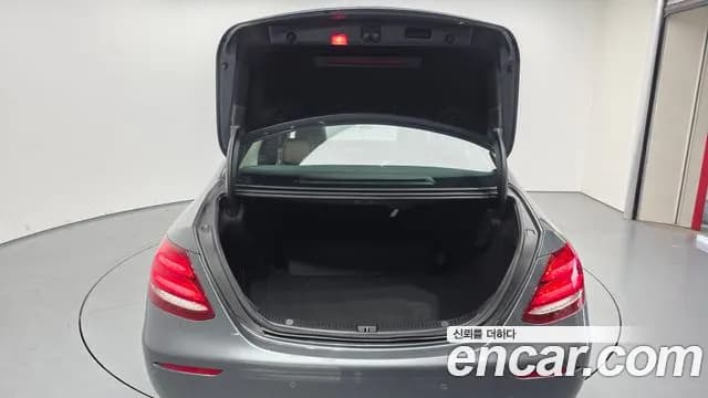 2018 Mercedes-Benz E-Class W213 E200 Avantgarde Sold VIN WDDZF4CB3JA386862 – photo 26 2018 Mercedes-Benz E-Class W213 E200 Avantgarde Sold VIN WDDZF4CB3JA386862 – photo 26
