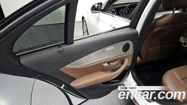 2018 Mercedes-Benz E-Class W213 E200 Avantgarde Sold VIN WDDZF4CB5JA395353 – interior seats 2018 Mercedes-Benz E-Class W213 E200 Avantgarde Sold VIN WDDZF4CB5JA395353 – interior seats
