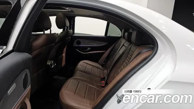 2018 Mercedes-Benz E-Class W213 E200 Avantgarde Sold VIN WDDZF4CB5JA395353 – exterior detail 2018 Mercedes-Benz E-Class W213 E200 Avantgarde Sold VIN WDDZF4CB5JA395353 – exterior detail