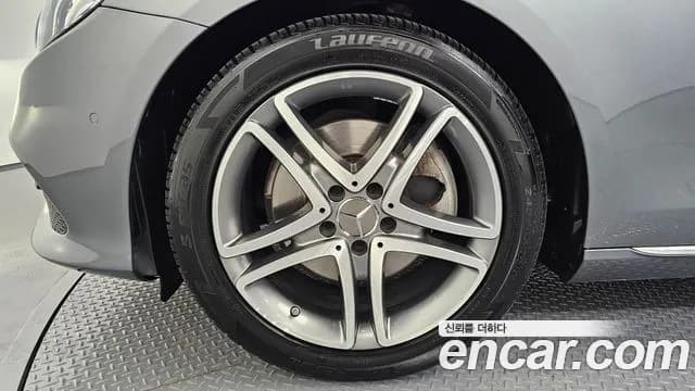 2017 Mercedes-Benz E-Class W213 E200 Avantgarde Sold VIN WDDZF4CB8HA142702 – trunk area 2017 Mercedes-Benz E-Class W213 E200 Avantgarde Sold VIN WDDZF4CB8HA142702 – trunk area