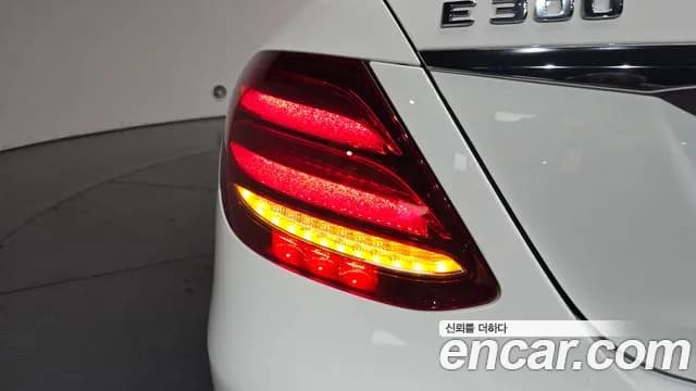2018 Mercedes-Benz E-Class W213 E200 Avantgarde Sold VIN WDDZF4CB8JA444027 – photo 13 2018 Mercedes-Benz E-Class W213 E200 Avantgarde Sold VIN WDDZF4CB8JA444027 – photo 13