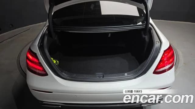 2017 Mercedes-Benz E-Class W213 E200 Avantgarde Sold VIN WDDZF4CBXHA263022 – engine bay 2017 Mercedes-Benz E-Class W213 E200 Avantgarde Sold VIN WDDZF4CBXHA263022 – engine bay
