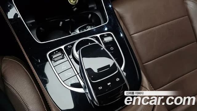 2017 Mercedes-Benz E-Class W213 E200 Avantgarde Sold VIN WDDZF4CBXHA263022 – exterior detail 2017 Mercedes-Benz E-Class W213 E200 Avantgarde Sold VIN WDDZF4CBXHA263022 – exterior detail