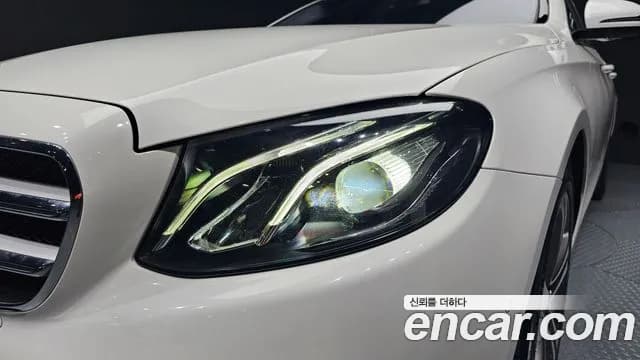 2019 Mercedes-Benz E-Class W213 E300 Avantgarde Sold VIN WDDZF4JB1KA661360 – interior seats 2019 Mercedes-Benz E-Class W213 E300 Avantgarde Sold VIN WDDZF4JB1KA661360 – interior seats