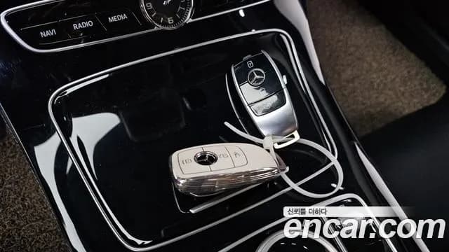 2019 Mercedes-Benz E-Class W213 E300 Avantgarde Sold VIN WDDZF4JB2KA542412 – rear exterior 2019 Mercedes-Benz E-Class W213 E300 Avantgarde Sold VIN WDDZF4JB2KA542412 – rear exterior