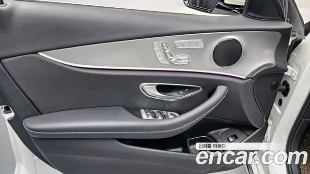 2019 Mercedes-Benz E-Class W213 E300 Avantgarde Sold VIN WDDZF4JB2KA542412 – exterior detail 2019 Mercedes-Benz E-Class W213 E300 Avantgarde Sold VIN WDDZF4JB2KA542412 – exterior detail