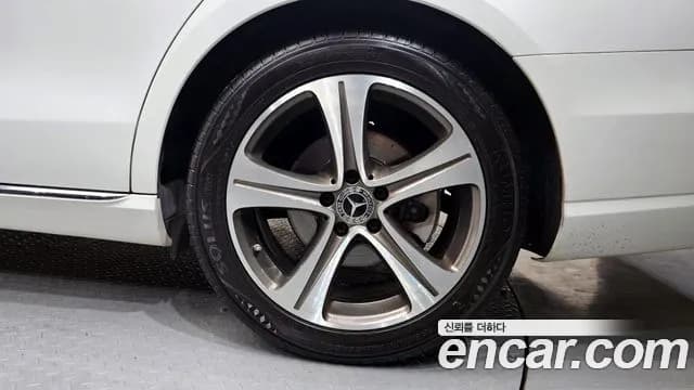 2019 Mercedes-Benz E-Class W213 E300 Avantgarde Sold VIN WDDZF4JB2KA542412 – photo 11 2019 Mercedes-Benz E-Class W213 E300 Avantgarde Sold VIN WDDZF4JB2KA542412 – photo 11