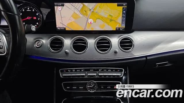 2019 Mercedes-Benz E-Class W213 E300 Avantgarde Sold VIN WDDZF4JB2KA695260 – rear exterior 2019 Mercedes-Benz E-Class W213 E300 Avantgarde Sold VIN WDDZF4JB2KA695260 – rear exterior