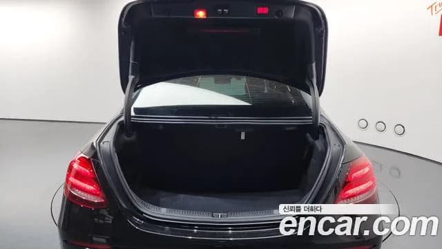 2018 Mercedes-Benz E-Class W213 E300 Exclusive Sold VIN WDDZF4JB3JA404330 – interior seats 2018 Mercedes-Benz E-Class W213 E300 Exclusive Sold VIN WDDZF4JB3JA404330 – interior seats