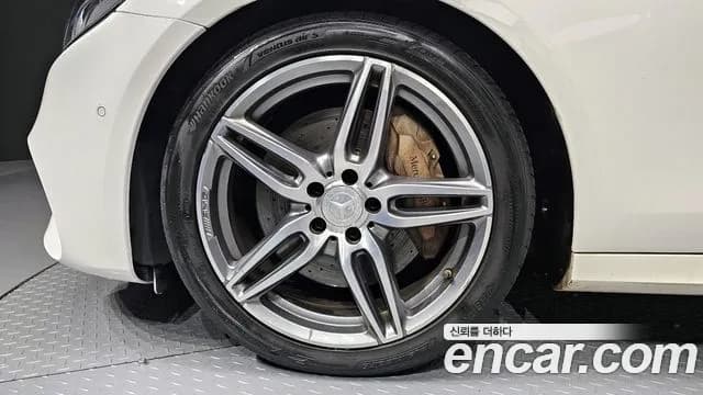2019 Mercedes-Benz E-Class W213 E300 AMG Line Sold VIN WDDZF4JB4KA535168 – interior seats 2019 Mercedes-Benz E-Class W213 E300 AMG Line Sold VIN WDDZF4JB4KA535168 – interior seats