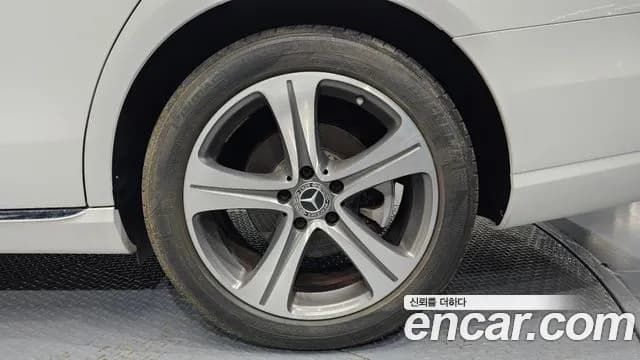 2019 Mercedes-Benz E-Class W213 E300 Avantgarde Sold VIN WDDZF4JB4KA546302 – photo 11 2019 Mercedes-Benz E-Class W213 E300 Avantgarde Sold VIN WDDZF4JB4KA546302 – photo 11