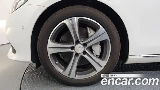 2019 Mercedes-Benz E-Class W213 E300 Avantgarde Sold VIN WDDZF4JB4KA546302 – photo 18 2019 Mercedes-Benz E-Class W213 E300 Avantgarde Sold VIN WDDZF4JB4KA546302 – photo 18