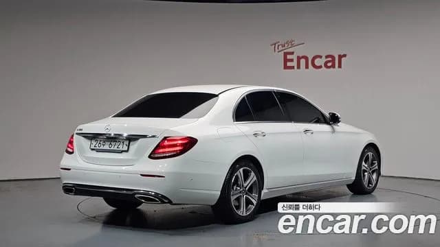 2019 Mercedes-Benz E-Class W213 E300 Avantgarde Sold VIN WDDZF4JB5KA695561 – trunk area 2019 Mercedes-Benz E-Class W213 E300 Avantgarde Sold VIN WDDZF4JB5KA695561 – trunk area